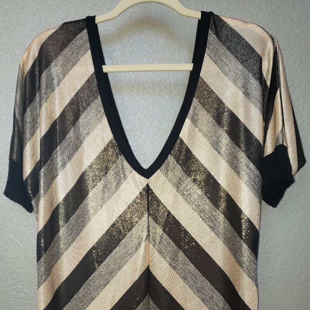 BKE womens blouse, size medium, 95% Polyester,  5% Spandex.